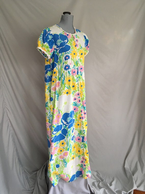 Bright floral housecoat, vintage floral muumuu, z… - image 7