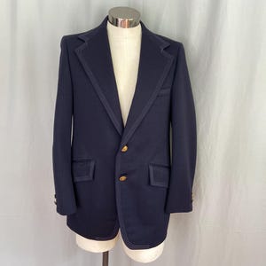 Blue 1970s blazer with contrasting stitching and wide lapels size 39R, mens 70s sport coat, size 38 regular, small vintage mens blue blazer