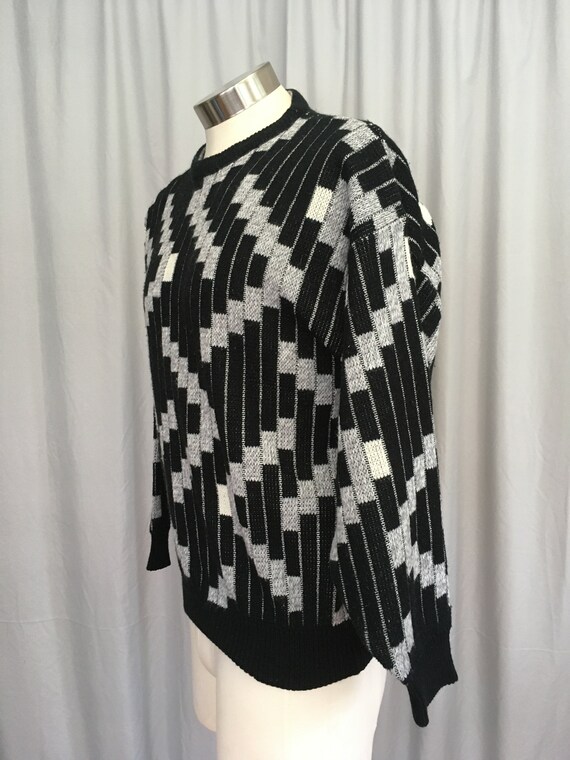 Mens gray black and white 1980s sweater with geom… - image 4