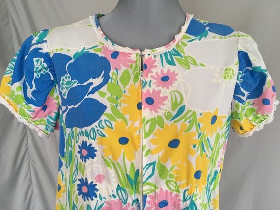 Bright floral housecoat, vintage floral muumuu, z… - image 3