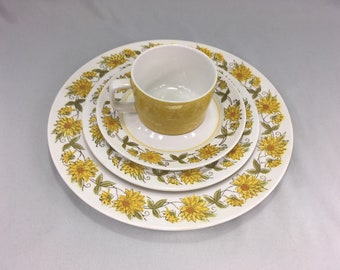 Mikasa mid-century china, 4-piece place setting, Mediterrania Empire Gold 4994 & Caracas 4008-YE with sunflowers, groovy vintage china set