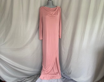 Soft pink hostess gown with cape-like jacket, neutral dress with long shawl, flowing 1970s dress with jacket, floor-length rose formal gown