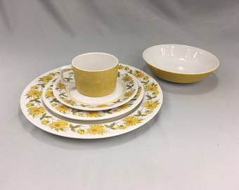 Mikasa mid-century china, 5-piece place setting, Mediterrania Empire Gold 4994 & Caracas 4008-YE with sunflowers, groovy vintage china set