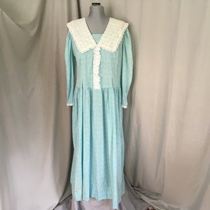 Blue floral dress with lace bib, home made plus size cottage core dress, prairie style light blue dress with white lace and tiny flowers