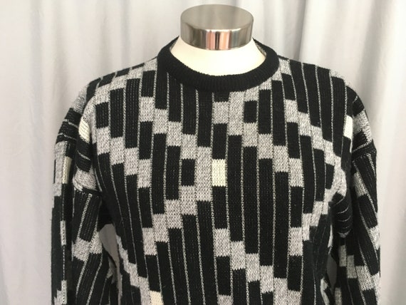 Mens gray black and white 1980s sweater with geom… - image 2