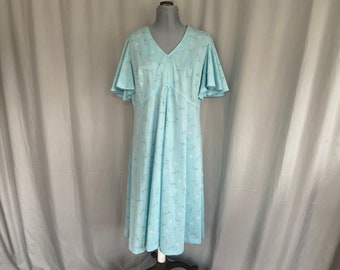 Baby blue 1970s dress with wing sleeves, light blue plus size 70s party dress with short sleeves, blue floral 70s dress, size large dress