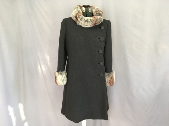 Gorgeous grey 1960's ladies coat with fur collar