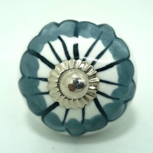 Handbemalte Keramik Knäufe, Graues Blumenmuster, Vintage Stil Bild 5