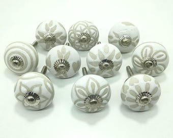 Handgeschilderde witte keramische ladeknoppen, vintage bloemenknoppen