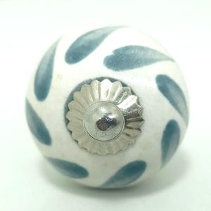 Handbemalte Keramik Knäufe, Graues Blumenmuster, Vintage Stil Bild 2
