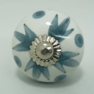 Handbemalte Keramik Knäufe, Graues Blumenmuster, Vintage Stil Bild 7