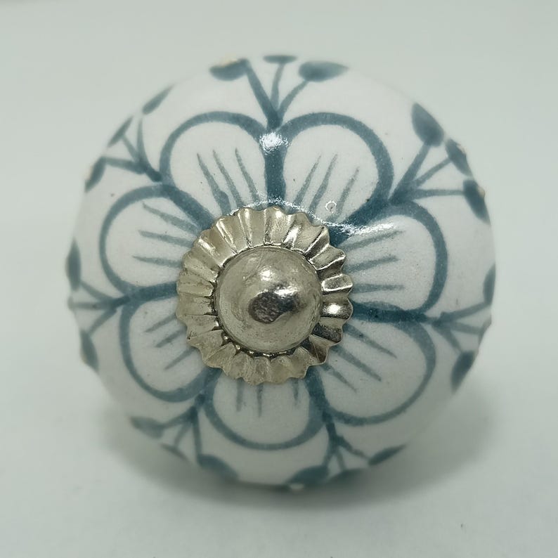 Handbemalte Keramik Knäufe, Graues Blumenmuster, Vintage Stil Bild 13