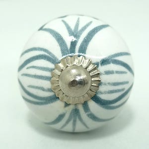 Handbemalte Keramik Knäufe, Graues Blumenmuster, Vintage Stil Bild 6