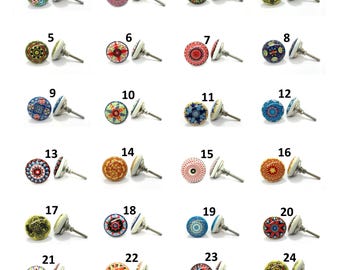 Veelkleurige keramische knoppen, vintage ladegrepen