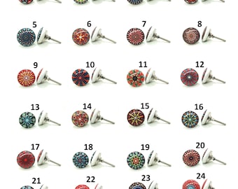 Pomello in ceramica con mandala multicolore: maniglia per cassetto dell'armadio in stile boho