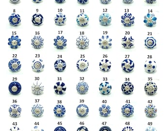 Ręcznie malowane niebieskie ceramiczne gałki – uchwyty do szuflad w stylu vintage | Okucia meblowe Boho
