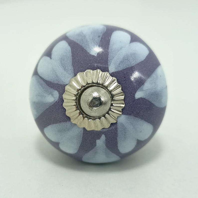 Rustieke muurhaak – paarse keramische knoppen – decoratie hal boerderij – tassen- en jashaken afbeelding 4