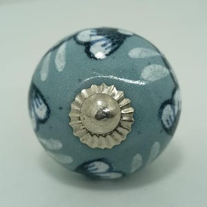 Handbemalte Keramik Knäufe, Graues Blumenmuster, Vintage Stil Bild 17