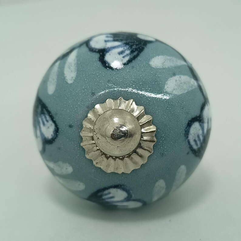 Handbemalte Keramik Knäufe, Graues Blumenmuster, Vintage Stil Bild 17