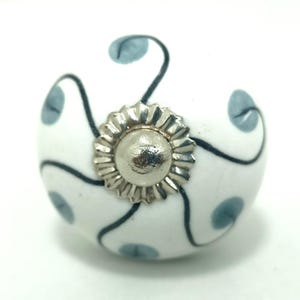 Handbemalte Keramik Knäufe, Graues Blumenmuster, Vintage Stil Bild 4