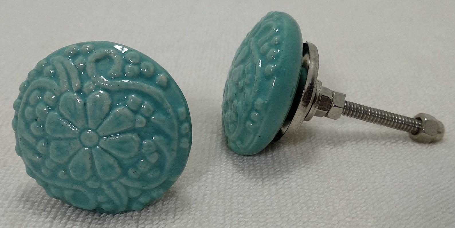 Turquesa Vintage cerámica perillas de la puerta pintadas a | Etsy