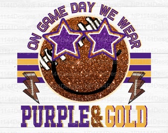 Preppy Football PNG: il giorno della partita indossiamo il viola e l'oro, faccina sorridente che gioca a football (download digitale)