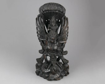 バリ島 東南アジア 木彫りの神 手彫りの木彫りのガルーダ像 彫刻
