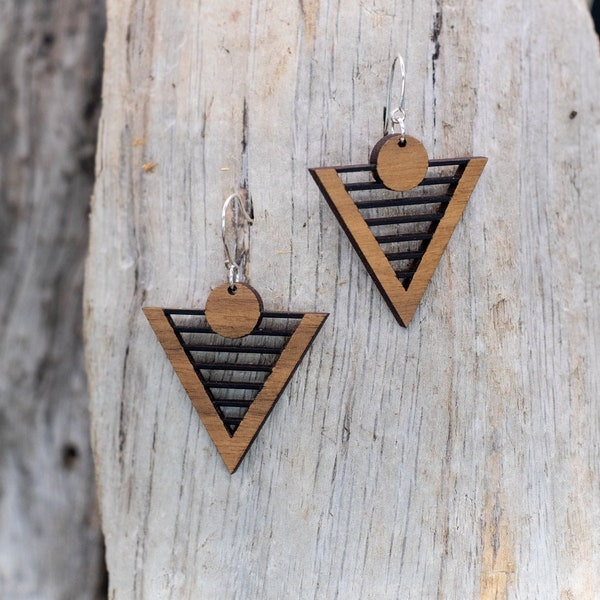 ZETA - Solid walnut earrings. Original creation & artisanal manufacturing - Made in France