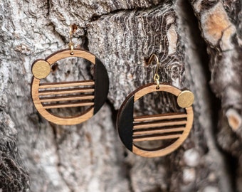 LASZLO - Bauhaus inspired earrings - solid walnut. Original creation & artisanal manufacturing - Made in France