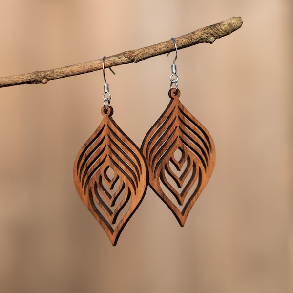 Boucles d’oreilles feuilles en bois, noyer massif français. Création originale & fabrication artisanale -  100% Made in France