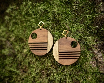 GUNTA - Solid walnut earrings - 100% Made in France