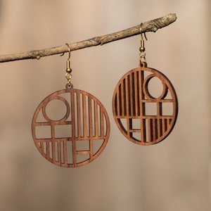 Bauhaus round earrings, solid French walnut. Original creation & artisanal manufacturing - 100% Made in France