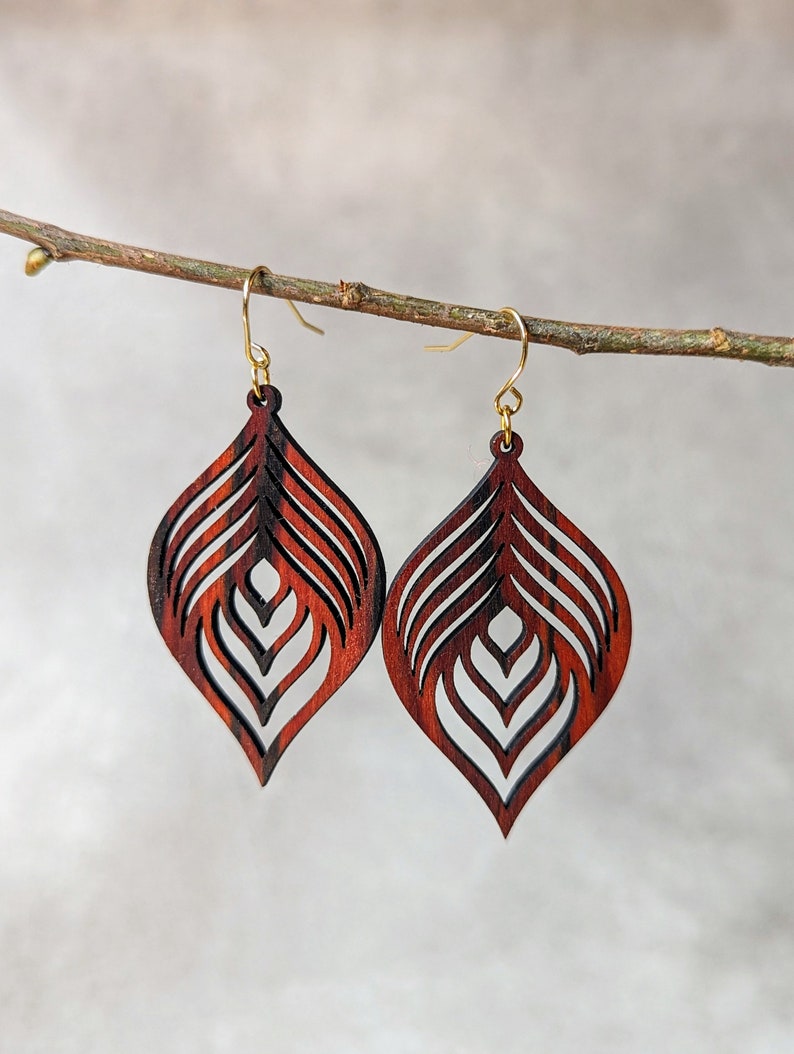 Boucles doreilles feuilles en bois, noyer massif français. Création originale & fabrication artisanale 100% Made in France Cocobolo (Nicaragua)