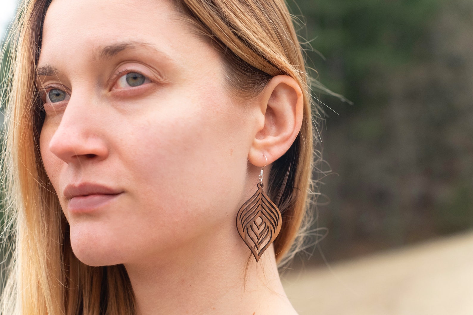 Boucles D'Oreilles Pendantes Originales - Fabrication Artisanale - Pierre Naturelle Beige - Neuf Avec Étiquettes