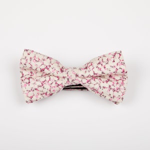 Mens pale pink and white floral bow-tie