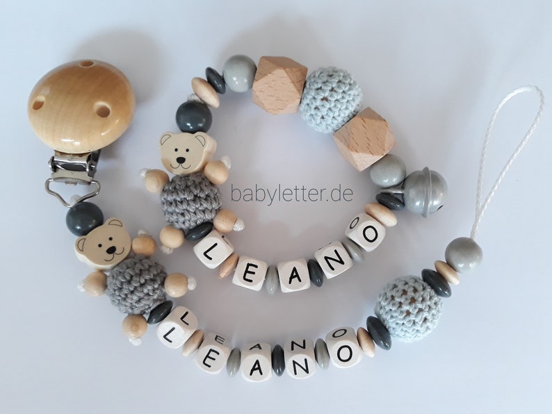 Schnullerkette mit Name in verschiedenen Farben mit Bär und Häkelperle, Geschenk zur Geburt Blau