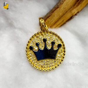 Pingente Coroa de Ouro 14k com Diamantes: Berloque Unissex em Prata de Lei