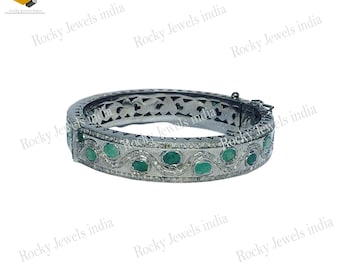 Pulsera rígida de esmeraldas y diamantes: diseño oxidado de plata de ley 925.