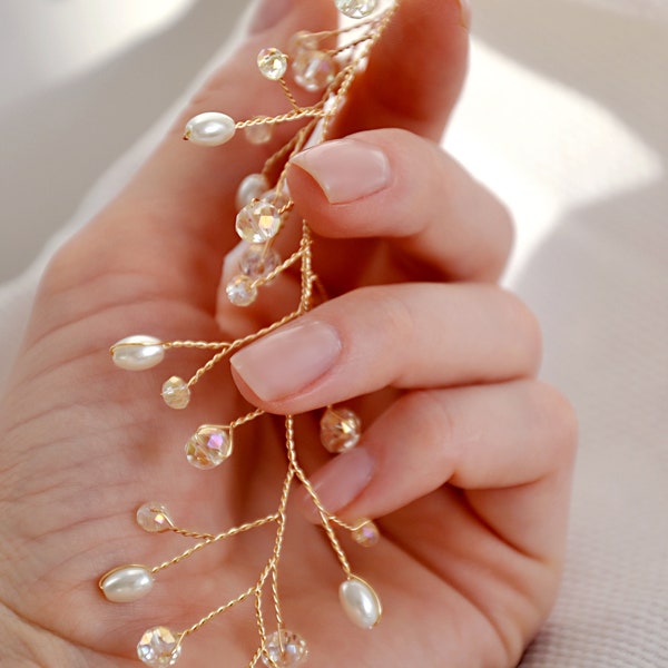 Pequeñas cuentas de cristal de vid de pelo dorado de boda. Accesorios para el cabello de novia hechos a mano