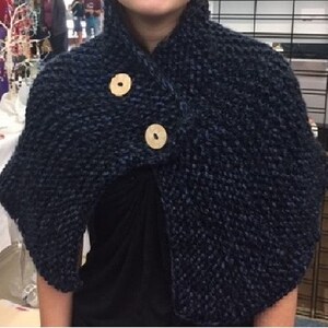 Brianna's capelet from season 4 of Outlander, Reunion Capelet, Brianna's handknitted shawl, Outlander shawl image 9