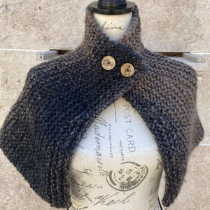 Brianna's capelet from season 4 of Outlander, Reunion Capelet, Brianna's handknitted shawl, Outlander shawl