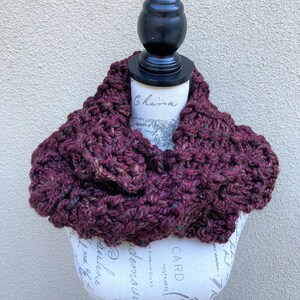 Cowl,chunky scarf , hand knitted cowl, circular scarf, Infinity scarf, fan gift