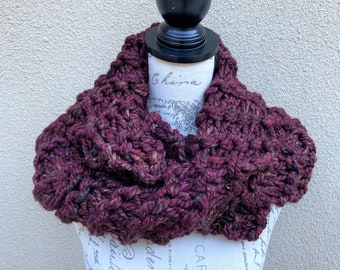 Cowl,chunky scarf , hand knitted cowl, circular scarf, Infinity scarf, fan gift