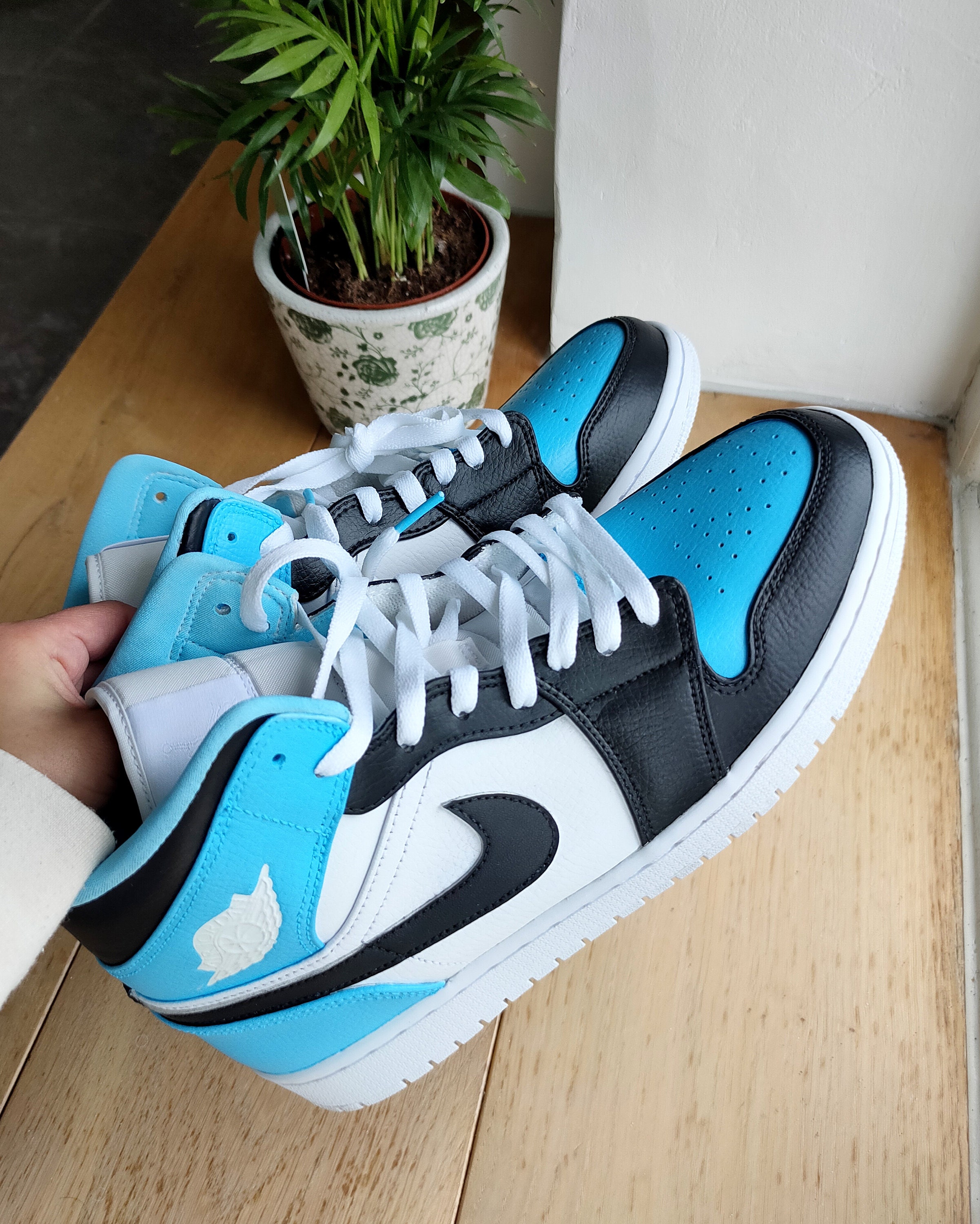 nike jordan 1s light blue