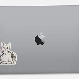 Gatito en una cesta de la etiqueta engomada 2"x2"