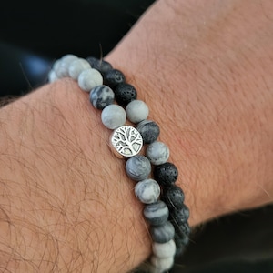 Set of 2 men&#39;s bracelets in natural pearls, black lava beads, gray Jasper and Hematite.