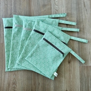 Wetbag grünes Wellenmuster / Schwimmbeutel / Windeltasche Kita / Wäschebeutel für Badesachen, Stoffwindeln oder Wechselkleidung