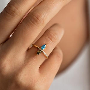 Anillo con dos piedras de nacimiento: plata de ley y circonitas