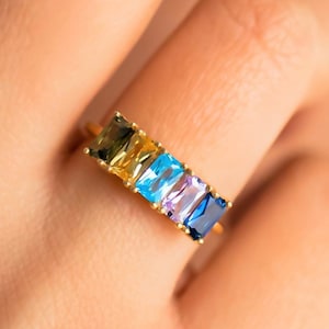 14K Gold Family Birthstone Ring: Personalized Mom Gift