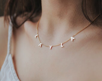 Collier de lettre personnalisé , Collier de nom Dainty , Bijoux de nom initial personnalisé , Collier initial Dainty, Collier de lettre , Cadeaux pour maman